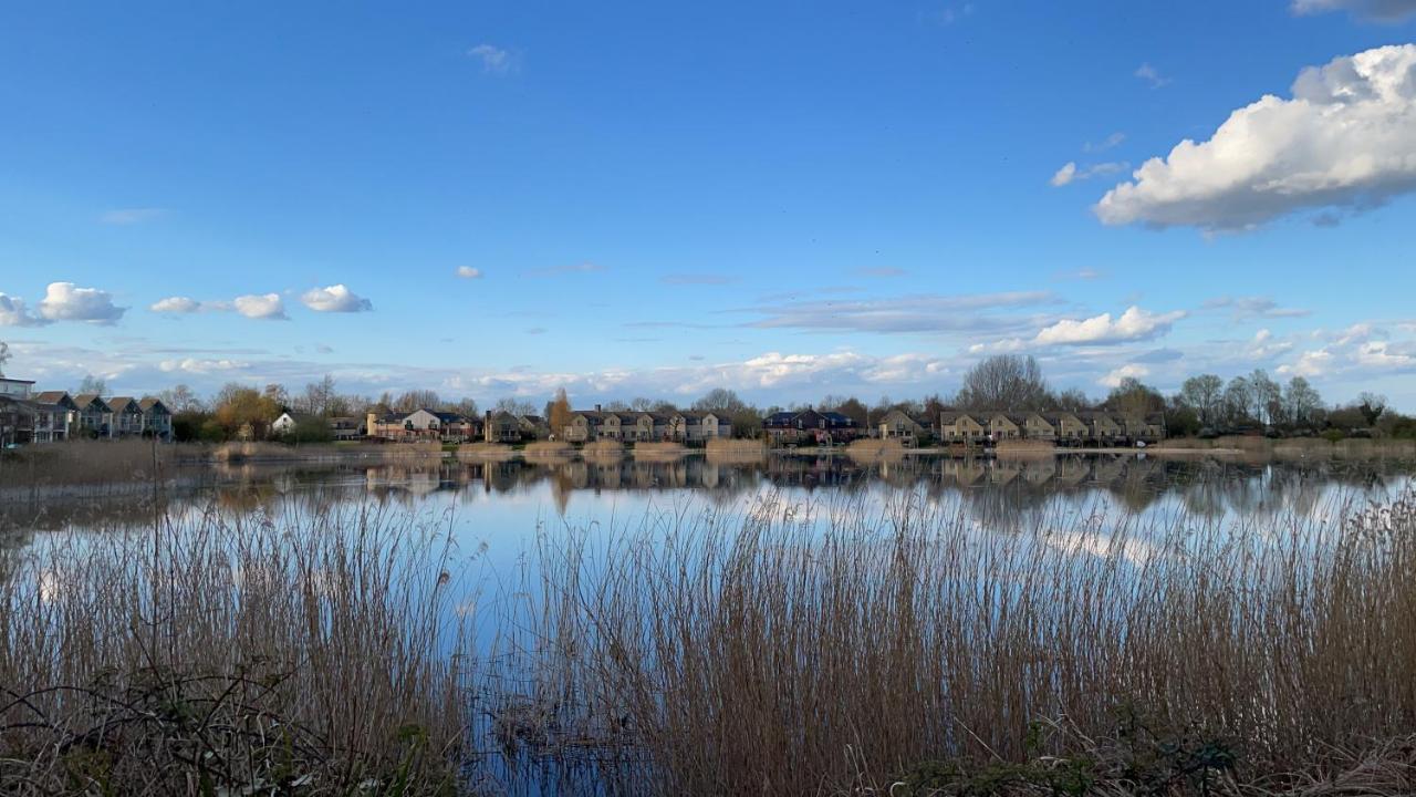 Cotswolds Lakehouse, With Hot Tub & Spa Access, Lower Mill Estate Somerford Keynes Eksteriør bilde