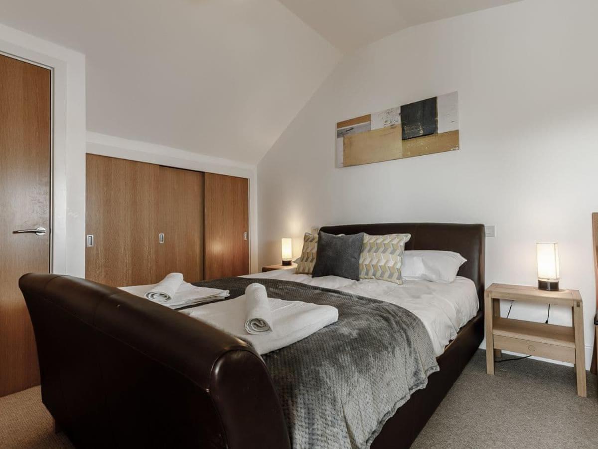 Cotswolds Lakehouse, With Hot Tub & Spa Access, Lower Mill Estate Somerford Keynes Eksteriør bilde