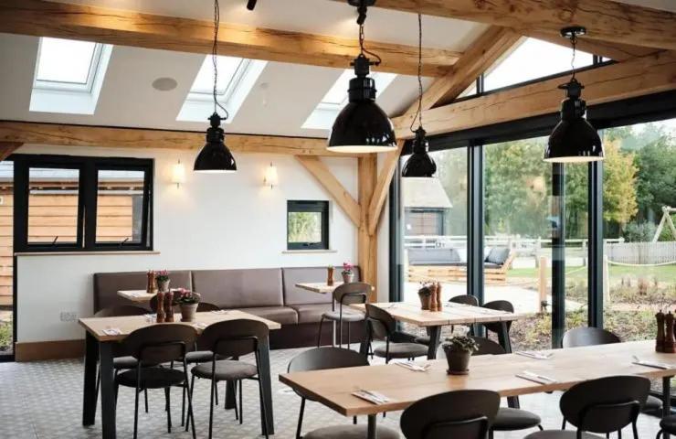 Cotswolds Lakehouse, With Hot Tub & Spa Access, Lower Mill Estate Somerford Keynes Eksteriør bilde