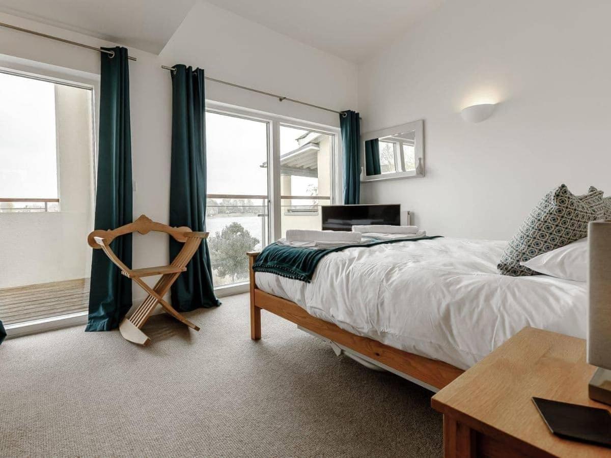 Cotswolds Lakehouse, With Hot Tub & Spa Access, Lower Mill Estate Somerford Keynes Eksteriør bilde